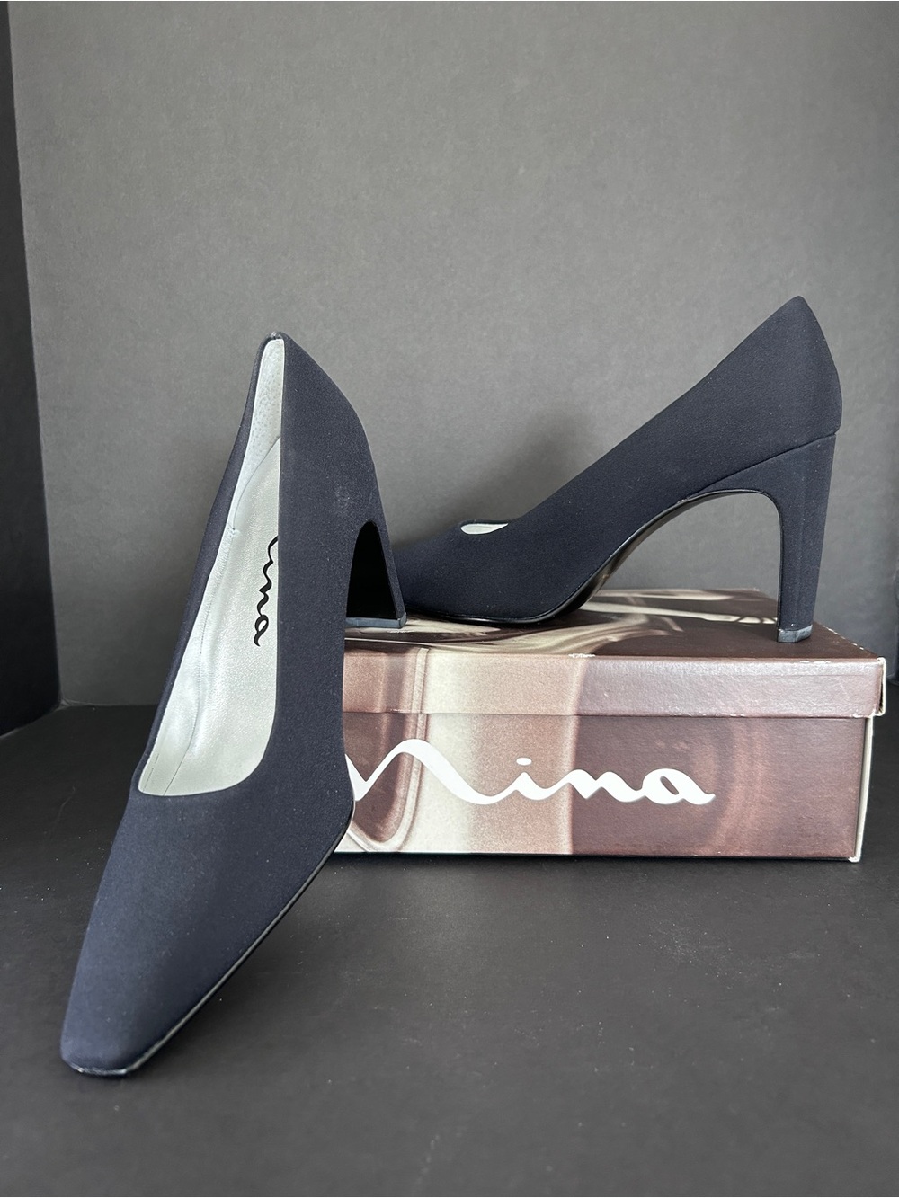 NWT Nina Black Pointed Toe Mid-Heel Pumps Size 9M